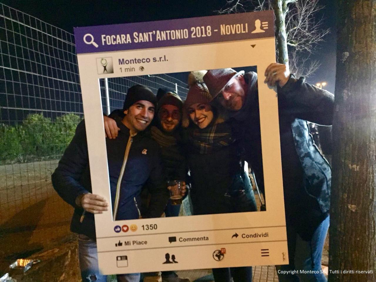 ragazzi in cornice Monteco per fare foto