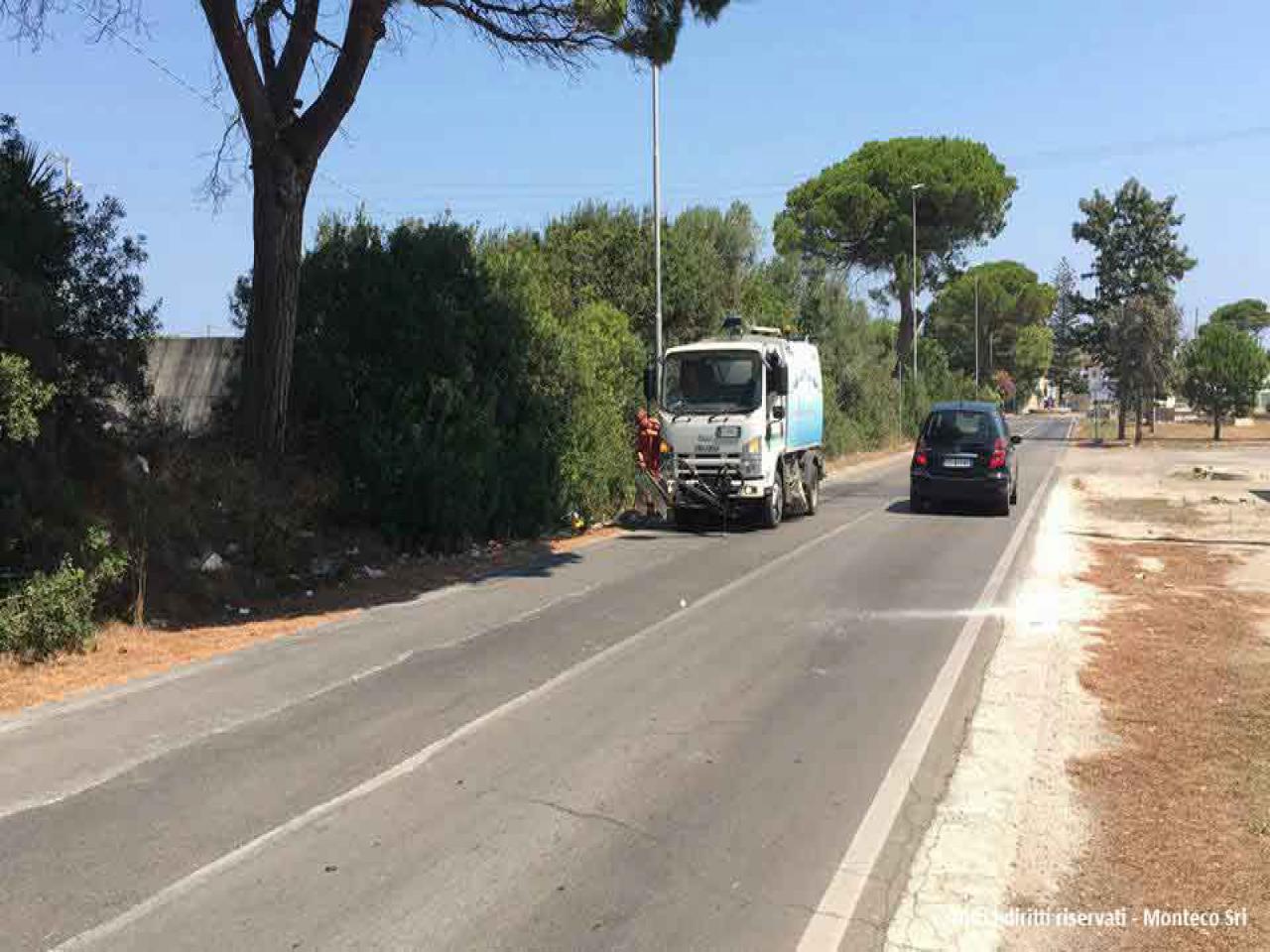 operatore ecologico, camion rifiuti